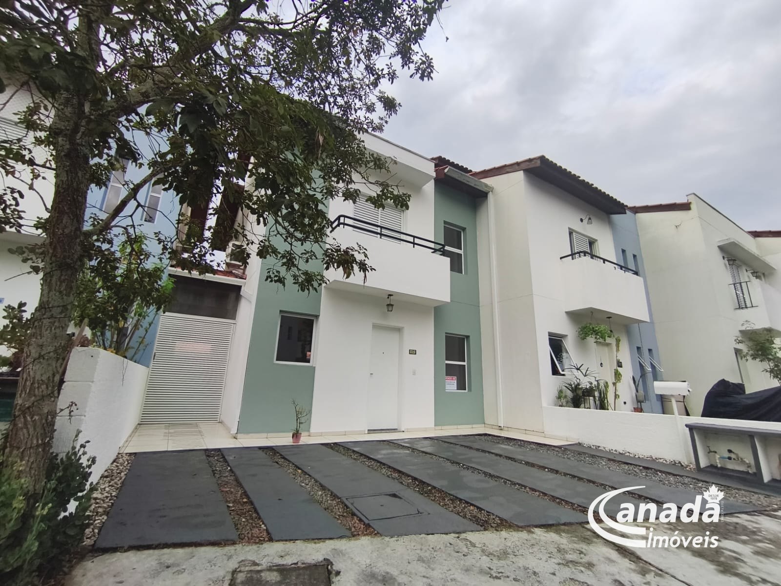 Sobrado com 3 dormitórios em Cotia